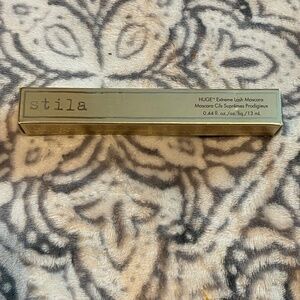 Stila Huge Extreme Lash Volumizing Mascara